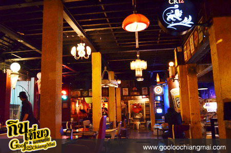 Vintage Bar Thachang Chiangmai Thailand หรือ วินเทจบาร์ ท่าช้างเชียงใหม่