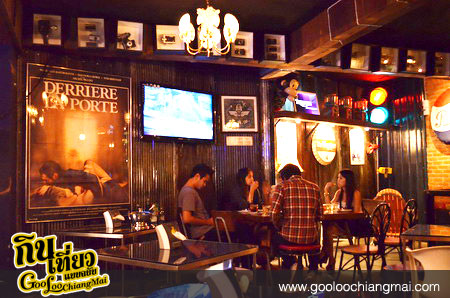 Vintage Bar Thachang Chiangmai Thailand หรือ วินเทจบาร์ ท่าช้างเชียงใหม่
