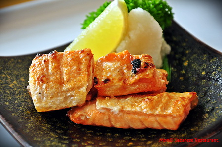 ร้านอาหารญี่ปุ่น โมมิจิ Momiji Japanese Restaurant