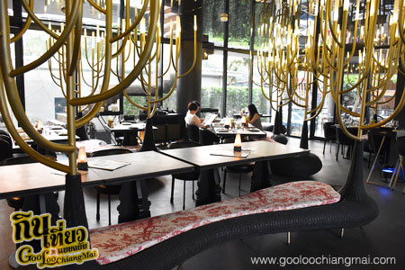 Italics Restaurant & Rise Bar - akyra Manor Chiang Mai