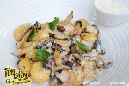Italics Restaurant & Rise Bar - akyra Manor Chiang Mai