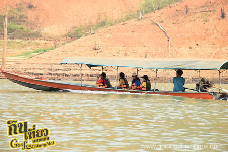 เรือนแพริมธาร เขื่อนแม่งัด