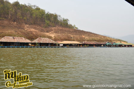 เรือนแพริมธาร เขื่อนแม่งัด