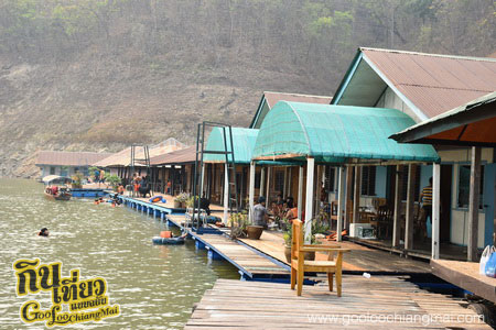 เรือนแพริมธาร เขื่อนแม่งัด