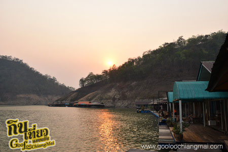 เรือนแพริมธาร เขื่อนแม่งัด