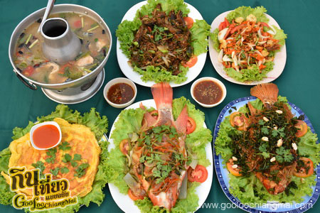 เรือนแพริมธาร เขื่อนแม่งัด