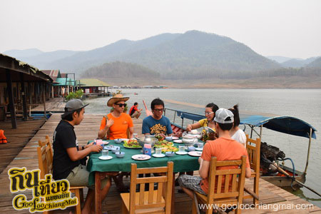 เรือนแพริมธาร เขื่อนแม่งัด