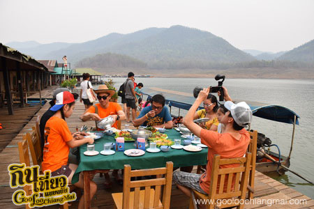 เรือนแพริมธาร เขื่อนแม่งัด