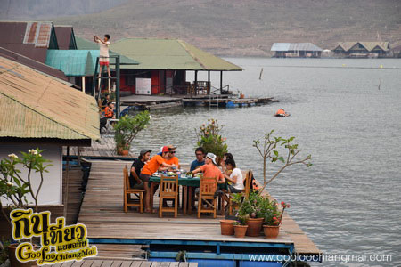 เรือนแพริมธาร เขื่อนแม่งัด
