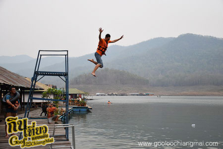 เรือนแพริมธาร เขื่อนแม่งัด