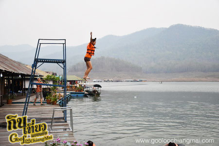 เรือนแพริมธาร เขื่อนแม่งัด