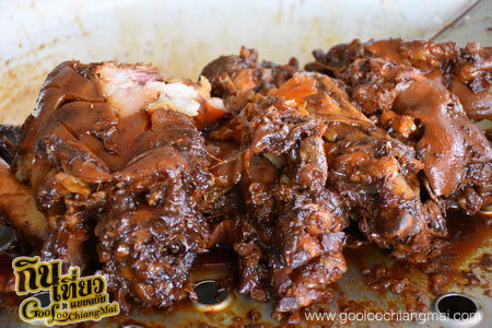 ร้าน ขาหมูหัวโต รสเยี่ยม แม่โจ้