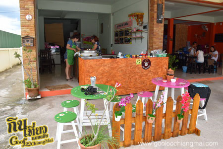 ร้าน ขาหมูหัวโต รสเยี่ยม แม่โจ้