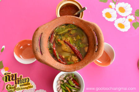 ร้าน ขาหมูหัวโต รสเยี่ยม แม่โจ้