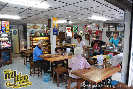 ร้าน ก๋วยเตี๋ยวเนื้อตุ๋นหมูตุ๋นนายตั้ม - เสือเฒ่า