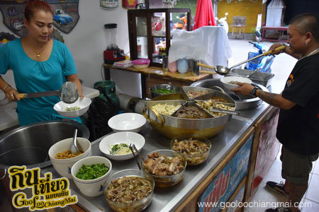 ร้าน ก๋วยเตี๋ยวเนื้อตุ๋นหมูตุ๋นนายตั้ม - เสือเฒ่า