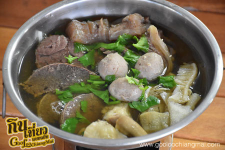 ร้าน ก๋วยเตี๋ยวเนื้อตุ๋นหมูตุ๋นนายตั้ม - เสือเฒ่า