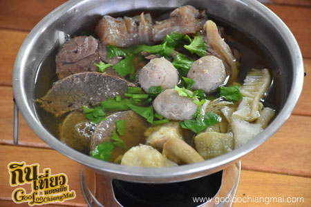 ร้าน ก๋วยเตี๋ยวเนื้อตุ๋นหมูตุ๋นนายตั้ม - เสือเฒ่า