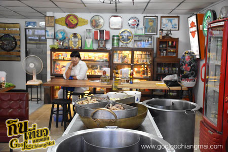 ร้าน ก๋วยเตี๋ยวเนื้อตุ๋นหมูตุ๋นนายตั้ม - เสือเฒ่า