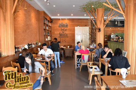ร้าน Into the Woods Cafe