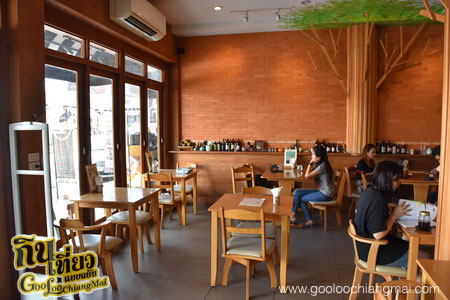 ร้าน Into the Woods Cafe