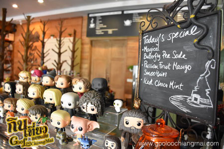 ร้าน Into the Woods Cafe