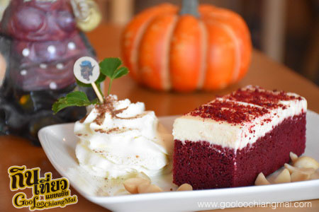 ร้าน Into the Woods Cafe
