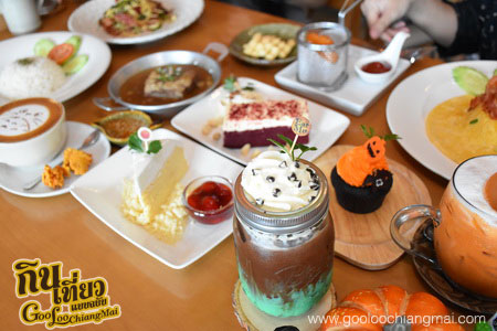 ร้าน Into the Woods Cafe