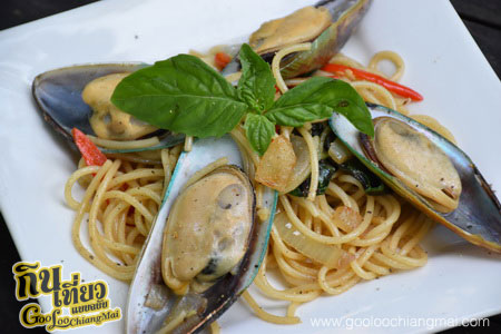 ร้าน หลงป่า Lhong-Pa : Coffee Bar And Home Cooking