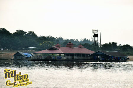 เรือนแพธารทิพย์ ทะเลสาบดอยเต่า