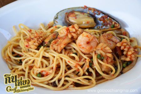 ร้าน กาแฟไม้ป่าเดียวกัน ดื่ม&แดก cafe’