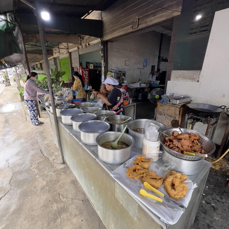 ร้าน ป้าหน้อยข้าวแกง อ.แม่อาย