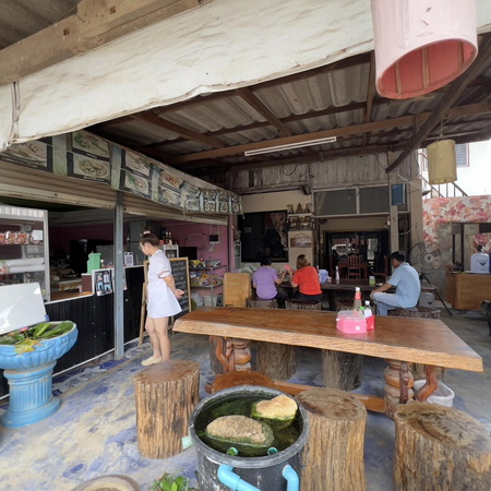 ร้าน ครัวสีทอง บ้านเด่น อ.แม่อาย