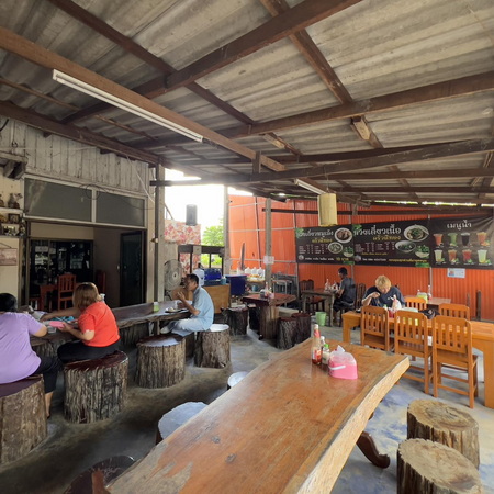 ร้าน ครัวสีทอง บ้านเด่น อ.แม่อาย