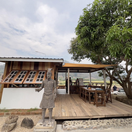 ร้าน ข้าวซอยแม่สลัก ริมน้ำกก