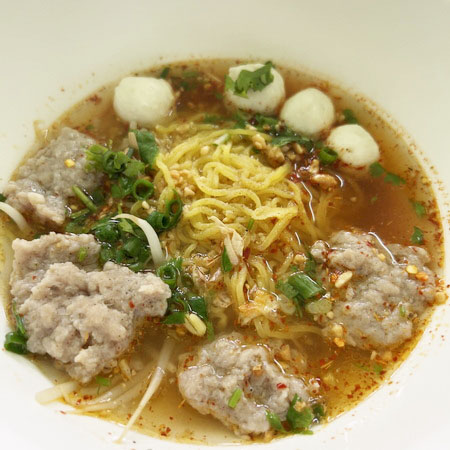 ร้าน 2อ ก๋วยเตี๋ยวหมูเด้ง อ.แม่อาย