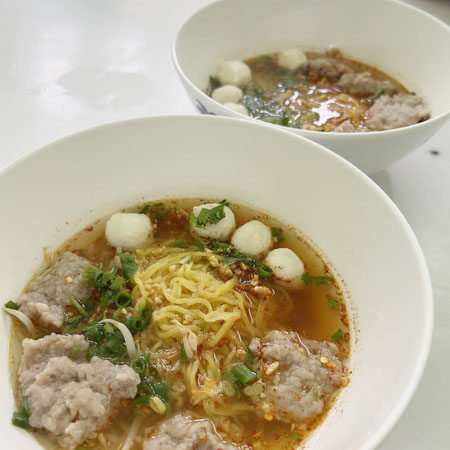 ร้าน 2อ ก๋วยเตี๋ยวหมูเด้ง อ.แม่อาย