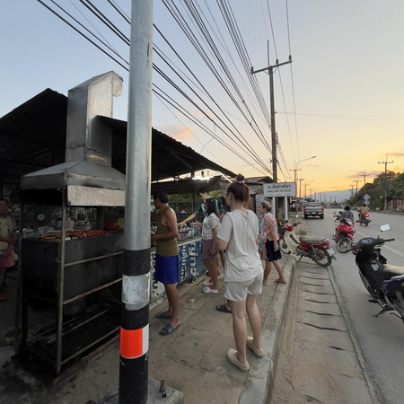 ร้าน ข้าวแกง บ้านสันผักหละ อ.แม่อาย