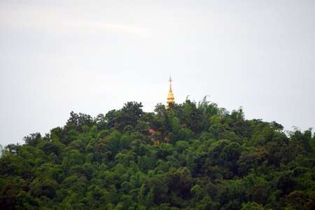 พระธาตุศรีเวียงชัย ต.แม่นาวาง อ.แม่อาย